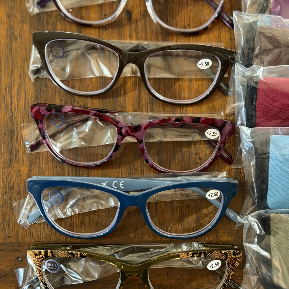 Hummingbird Reading Eyeglasses Set of 5 with Colorful Cases - Picture 2 of 7